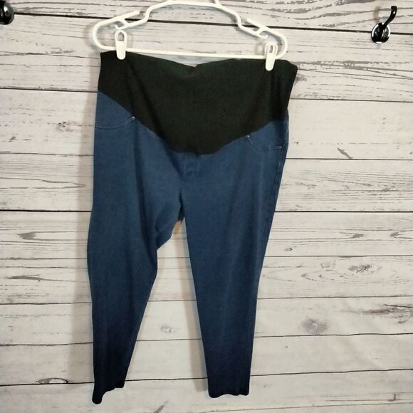 "Time & Tru" woman's maternity jeans 👖 - Picture 5 of 7